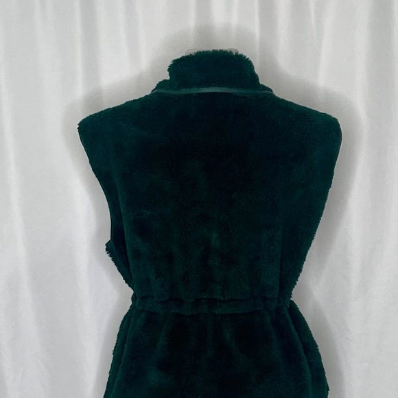 By ANTHROPOLOGIE Cozy Cinched Faux Shearling Vest Green Fleece Outdoors X-Small - Picture 11 of 15